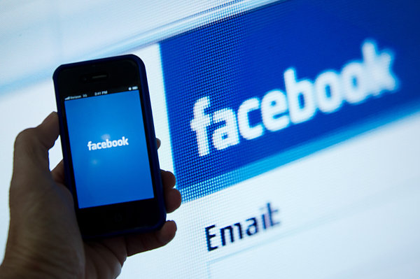Facebook Adds 'Admin Roles' and Scheduled Posts